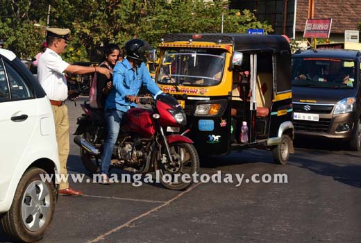  helmetless pillion-riders in Mangaluru 1